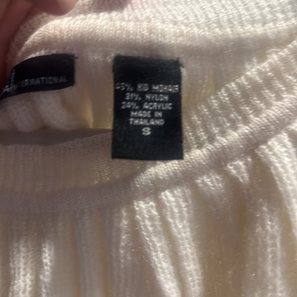 Moda International kid mohair
Ivory Dolman  Womens Sweater Peasant Top.size sm - Picture 6 of 6